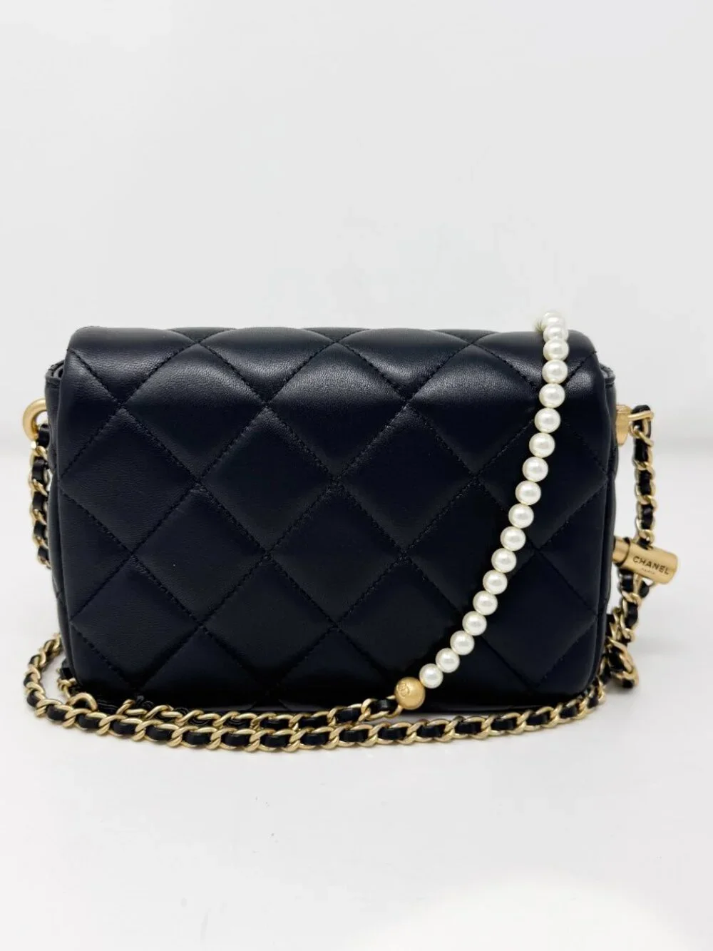 CHANEL refined expression